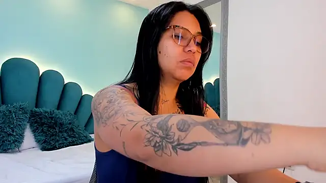 Snapshot of sharlott18 chatting on February 22, 2026, 1:09 pm sharlott18 online show from February 22, 2026, 1:09 pm