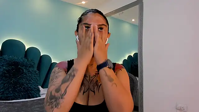 Snapshot of sharlott18 chatting on February 26, 2026, 2:49 pm sharlott18 online show from February 26, 2026, 2:49 pm