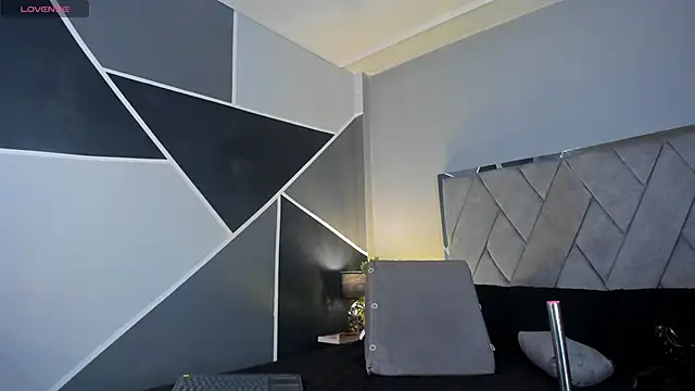 Snapshot of Markbrown chatting on February 19, 2025, 12:14 am Markbrown online show from February 19, 2025, 12:14 am