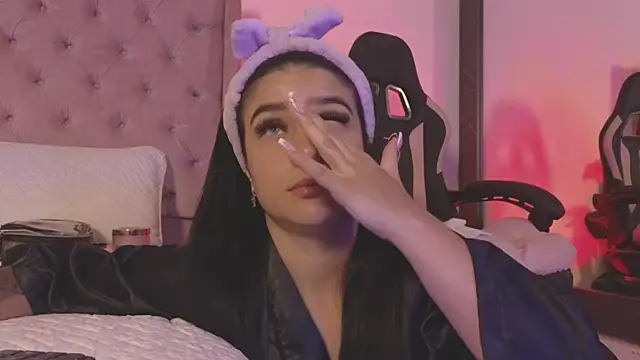  Linoshka 1 online show from April 17, 2026, 8:23 pm