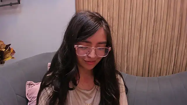 Eva Macalliter online show from January 4, 2025, 9:21 am