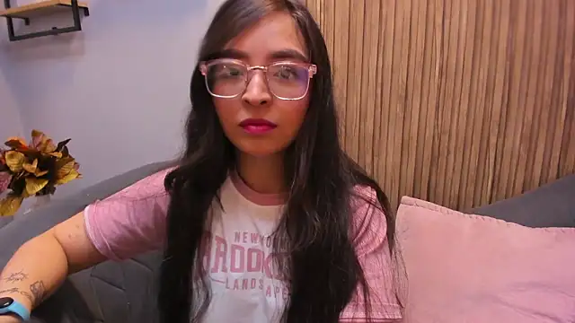 Eva Macalliter online show from January 8, 2025, 2:46 am