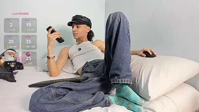 Snapshot of imcoltonalvin chatting on February 27, 2025, 3:36 am imcoltonalvin online show from February 27, 2025, 3:36 am