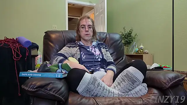 Snapshot of Linzy_19 chatting on January 13, 2025, 6:16 pm Linzy 19 online show from January 13, 2025, 6:16 pm