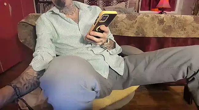 Snapshot of RoosterWabbit chatting on March 23, 2025, 5:00 am RoosterWabbit online show from March 23, 2025, 5:00 am