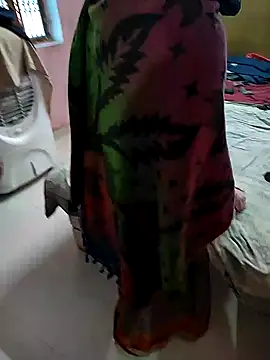 COUPLLE VILLAGE online show from January 13, 2025, 10:47 am