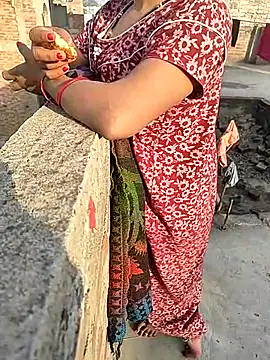 COUPLLE VILLAGE online show from February 15, 2025, 10:55 am