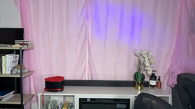 SashaEstrella online show from March 28, 2026, 7:08 am