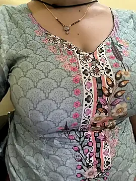 Snapshot of lovely_zara chatting on December 12, 2024, 5:37 pm lovely zara online show from December 12, 2024, 5:37 pm