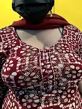 Snapshot of lovely_zara chatting on January 2, 2025, 6:07 am lovely zara online show from January 2, 2025, 6:07 am