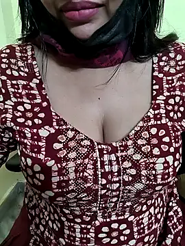 Snapshot of lovely_zara chatting on January 2, 2025, 6:01 pm lovely zara online show from January 2, 2025, 6:01 pm