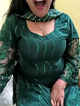 Snapshot of lovely_zara chatting on January 4, 2025, 6:09 am lovely zara online show from January 4, 2025, 6:09 am