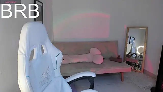 sweet pink  online show from May 9, 2026, 2:11 pm