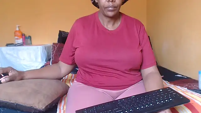 bustykelly online show from July 11, 2026, 9:34 am
