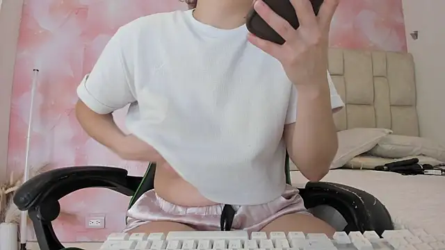 aida rose  online show from April 10, 2026, 7:29 pm