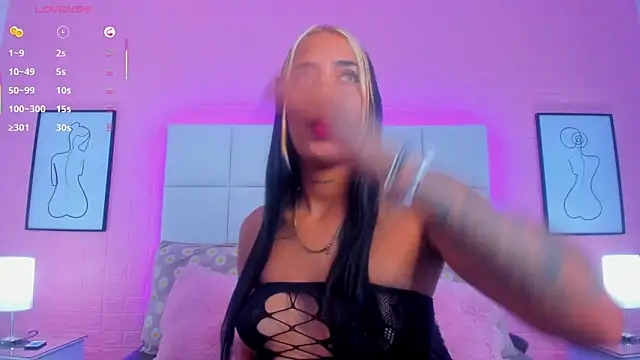 charlotte kisss online show from May 31, 2026, 12:23 pm