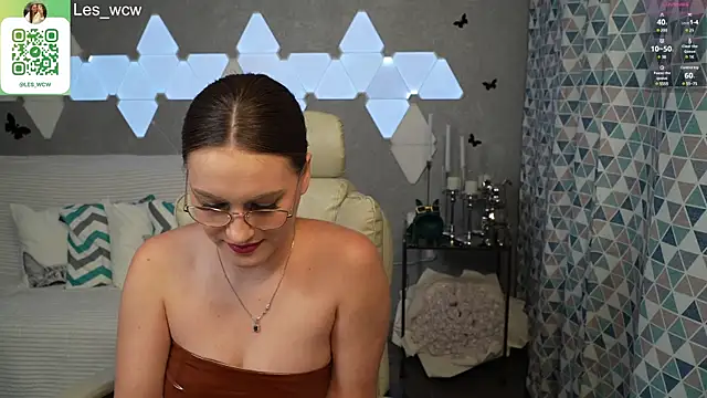 HarleyDeess online show from February 2, 2025, 1:23 am