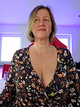 MarleneBloem online show from March 13, 2025, 3:39 pm