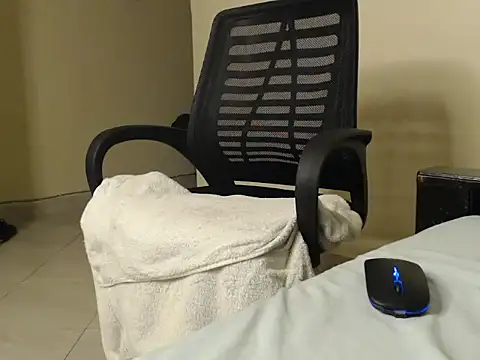 Snapshot of CurvyGlass chatting on January 3, 2025, 1:38 am CurvyGlass online show from January 3, 2025, 1:38 am