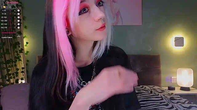 TristaRoht online show from December 19, 2024, 3:08 pm