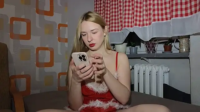 Snapshot of FREYA_- chatting on December 5, 2025, 3:30 pm FREYA - online show from December 5, 2025, 3:30 pm