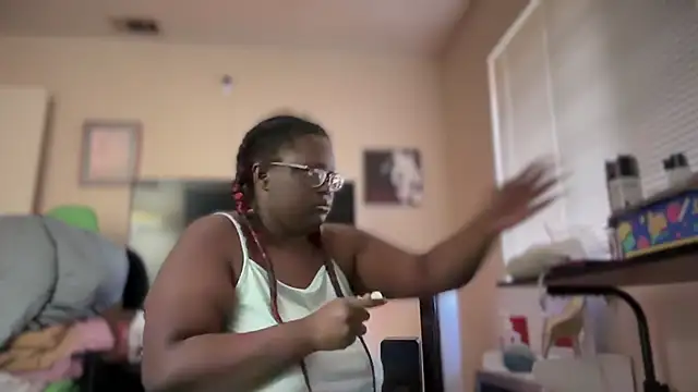 Snapshot of Yagurl__west chatting on January 18, 2025, 11:11 pm Yagurl west online show from January 18, 2025, 11:11 pm