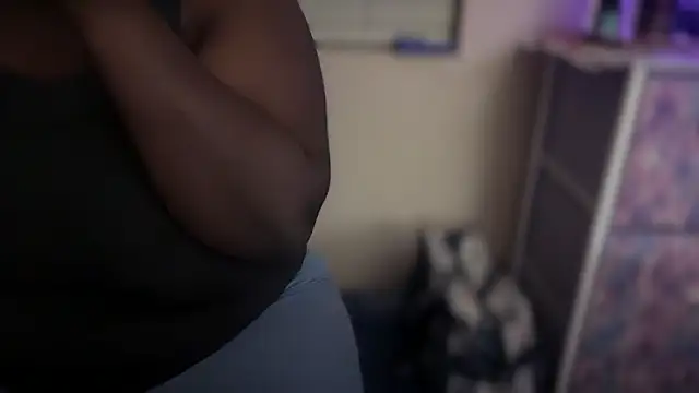 Snapshot of Yagurl__west chatting on February 12, 2025, 4:01 am Yagurl west online show from February 12, 2025, 4:01 am