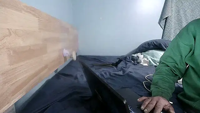 Mshizzle12 online show from February 17, 2026, 9:06 am