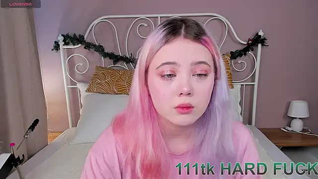 Snapshot of __KawaiiYuki__ chatting on January 2, 2025, 8:39 am   KawaiiYuki   online show from January 2, 2025, 8:39 am