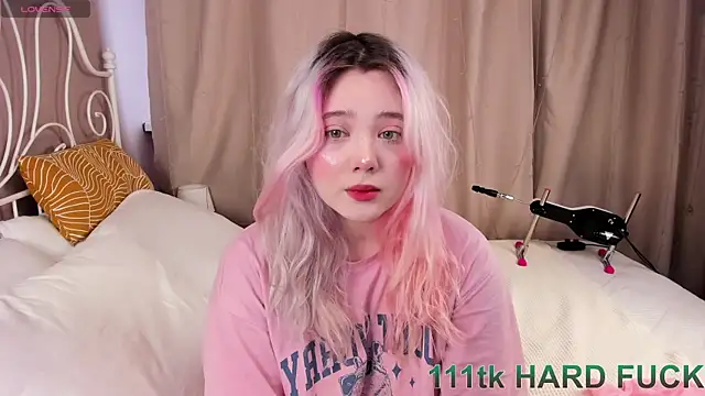 Snapshot of __KawaiiYuki__ chatting on January 19, 2025, 8:39 am   KawaiiYuki   online show from January 19, 2025, 8:39 am