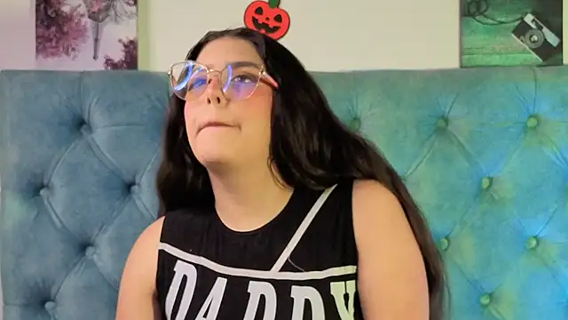 Paola Lyon  online show from October 20, 2025, 1:00 pm