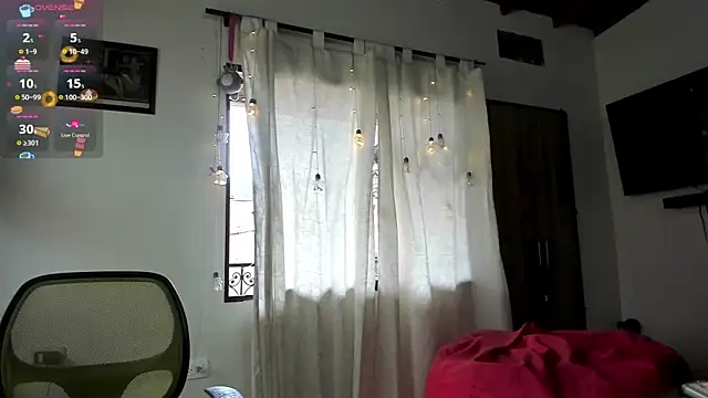 Snapshot of Rainbow_leia chatting on December 21, 2024, 6:44 pm Rainbow leia online show from December 21, 2024, 6:44 pm