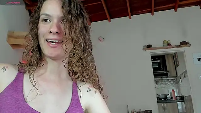 Snapshot of Rainbow_leia chatting on April 3, 2026, 7:34 pm Rainbow leia online show from April 3, 2026, 7:34 pm