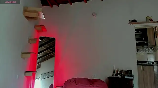 Snapshot of Rainbow_leia chatting on April 4, 2026, 7:11 pm Rainbow leia online show from April 4, 2026, 7:11 pm