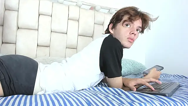 daniel hot03 online show from December 14, 2025, 1:38 pm