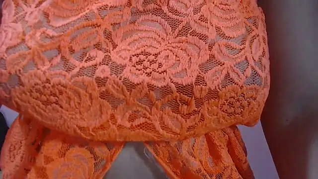 nadescomthxx online show from February 1, 2025, 1:12 am