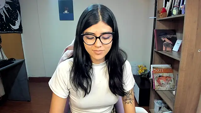 valerie  skyy online show from February 26, 2025, 2:48 am