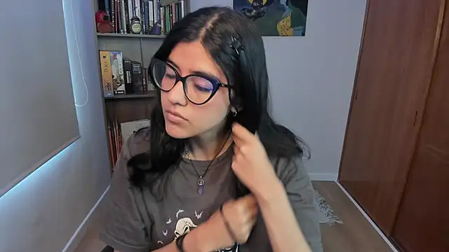 valerie  skyy online show from December 3, 2025, 11:30 am