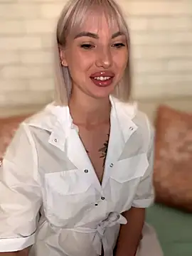 MiaMinx online show from October 15, 2025, 11:49 pm