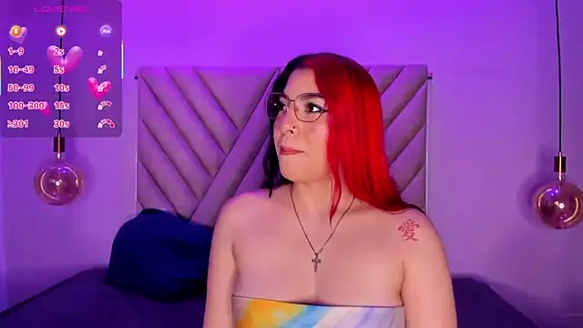 EmmaSwift  online show from October 13, 2025, 2:55 am