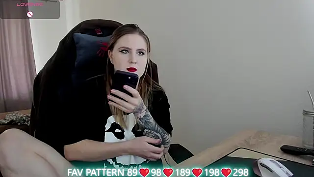 Olivia Munk online show from March 20, 2025, 7:58 am