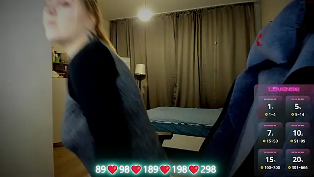 Olivia Munk online show from October 8, 2025, 4:32 am