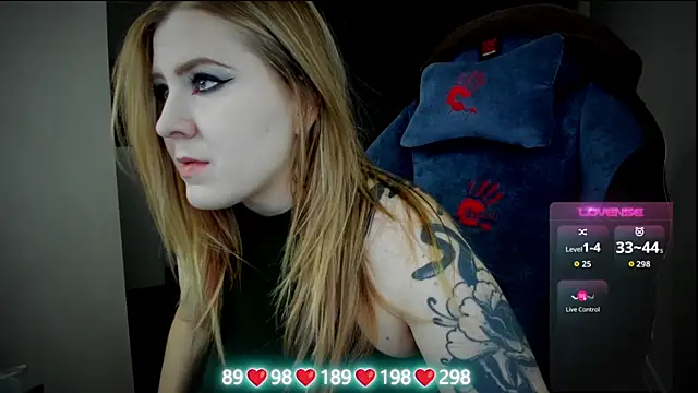 Olivia Munk online show from November 13, 2025, 4:44 am