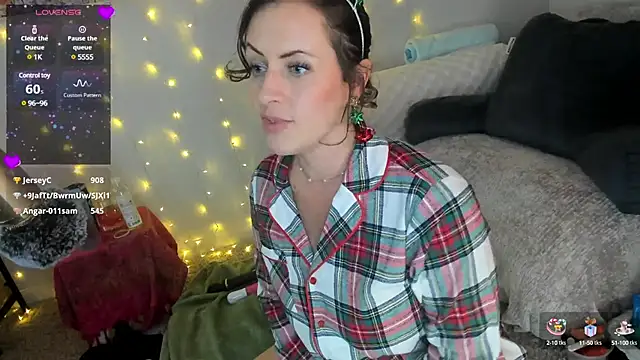 lovejulietxo online show from December 15, 2024, 5:42 pm