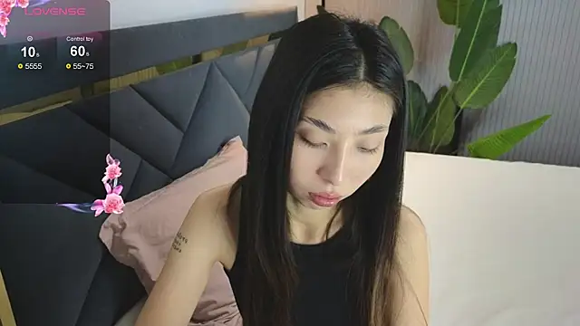 TrishaRey online show from November 25, 2025, 5:18 am