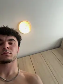 giovanni5281 online show from April 1, 2026, 12:17 pm