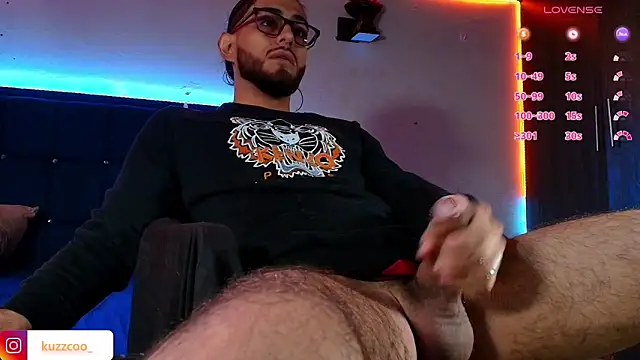 kuzzcoo online show from April 5, 2026, 8:39 pm