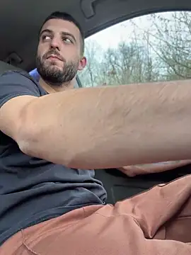 Snapshot of ElChapoGuzman95 chatting on April 9, 2026, 7:25 am ElChapoGuzman95 online show from April 9, 2026, 7:25 am