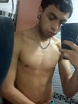 Snapshot of Mollly_n_david chatting on November 10, 2025, 2:43 am Mollly n david online show from November 10, 2025, 2:43 am