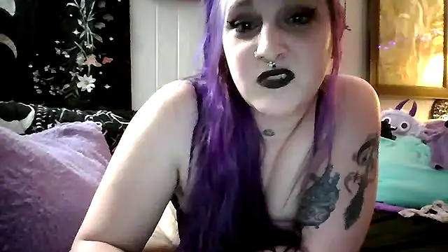 Snapshot of LunaLilith chatting on February 13, 2025, 10:55 am LunaLilith online show from February 13, 2025, 10:55 am